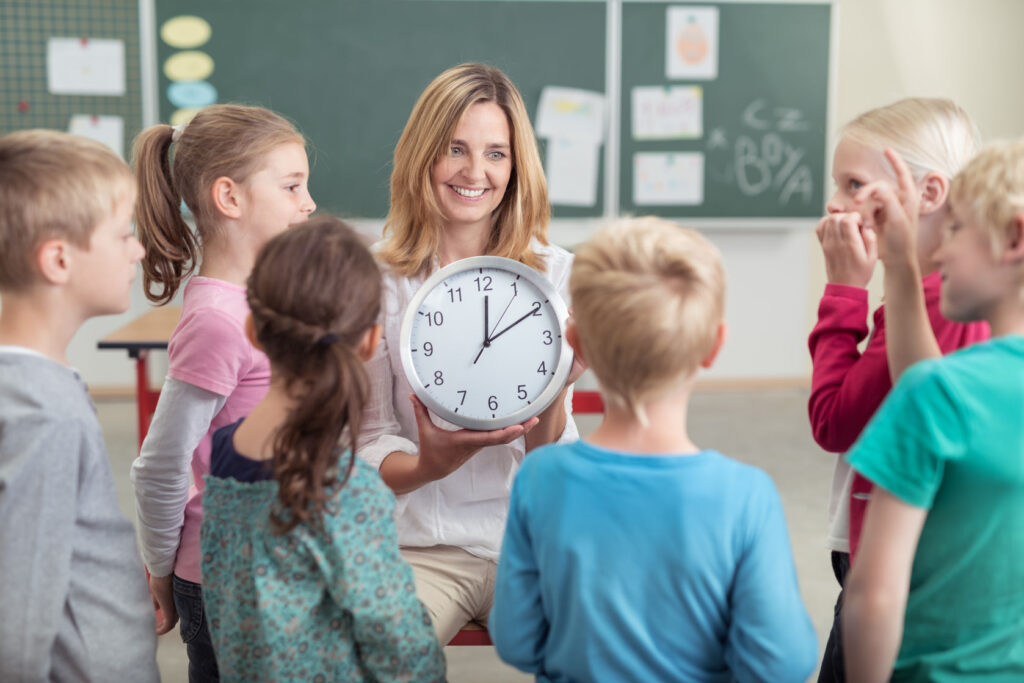 Kindergarten bis 2. Schuljahr: bilingual Unterrichten